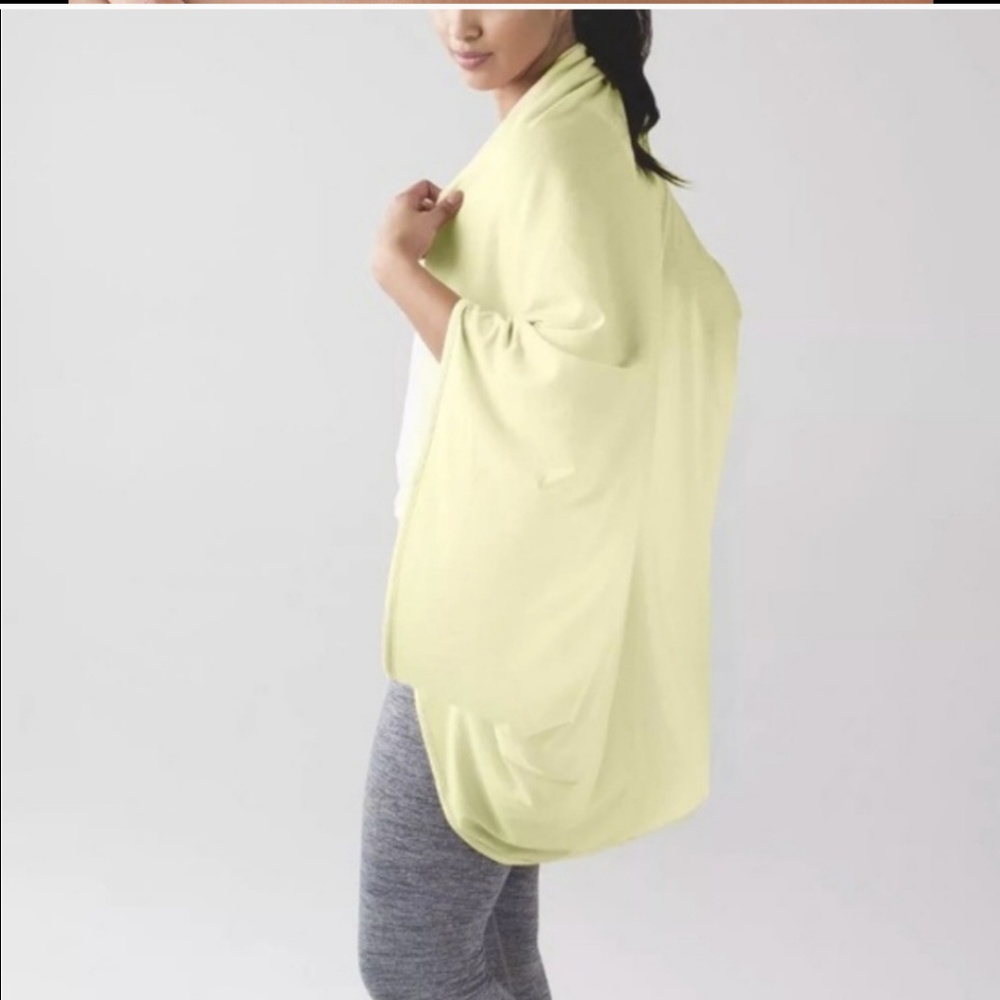 Lululemon EUC sage scarf